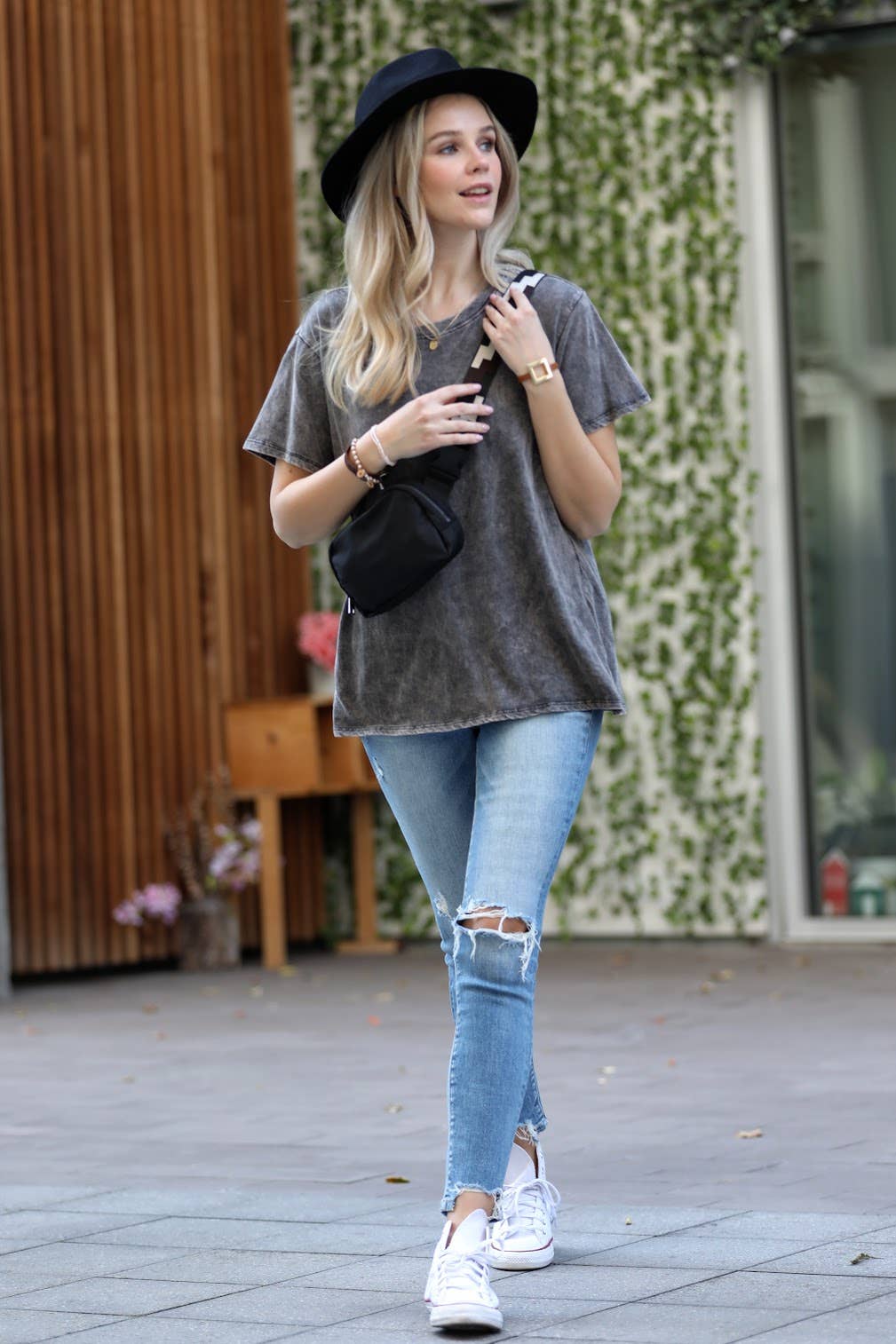 `.Washed Short Sleeves Top As Shown